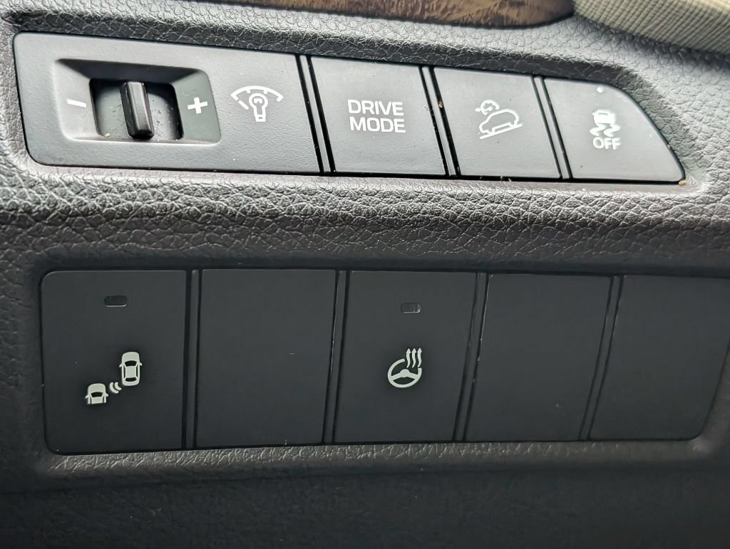 Used 2018 Hyundai Santa Fe Sport w/ 2.4L Tech Package 04 FWD image 11