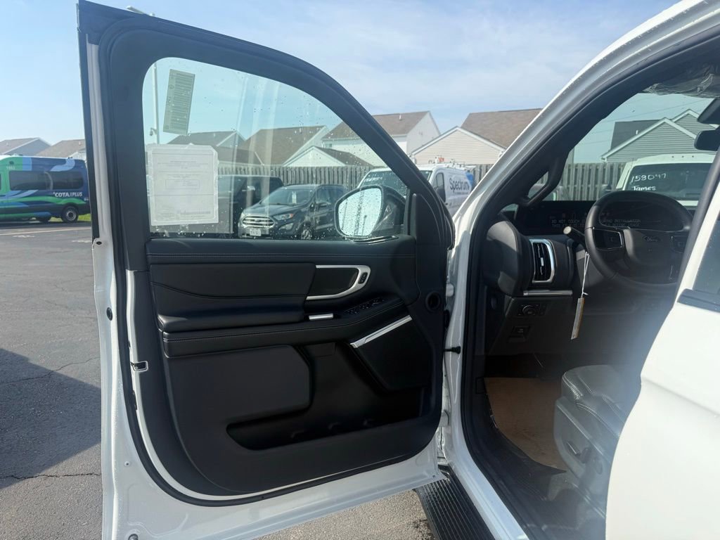 New 2026 Ford Expedition Max Platinum image 11