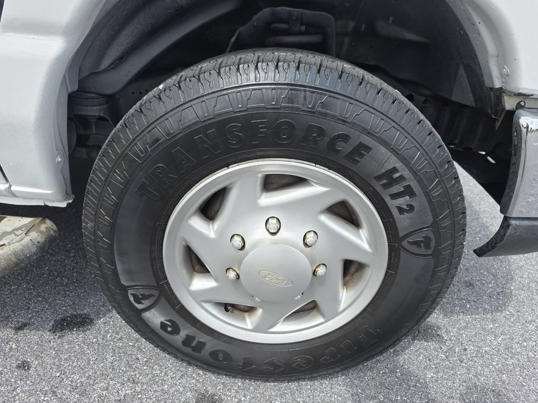 Used 2009 Ford E-250 and Econoline 250 RWD image 25