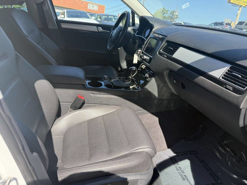Used 2012 Volkswagen Touareg VR6 AWD/4WD image 12