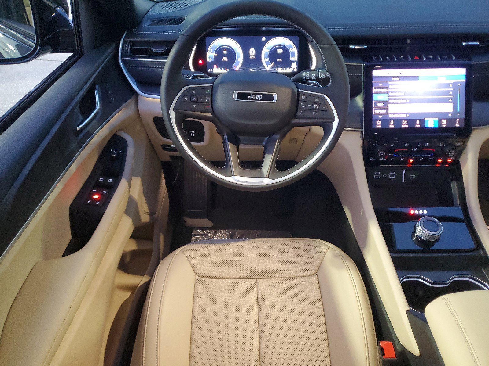 New 2025 Jeep Grand Cherokee Limited w/ Luxury Tech Group II image 13