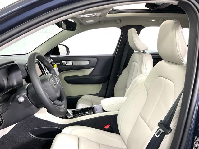 New 2026 Volvo XC40 B5 Ultra w/ Protection Package Premier image 28