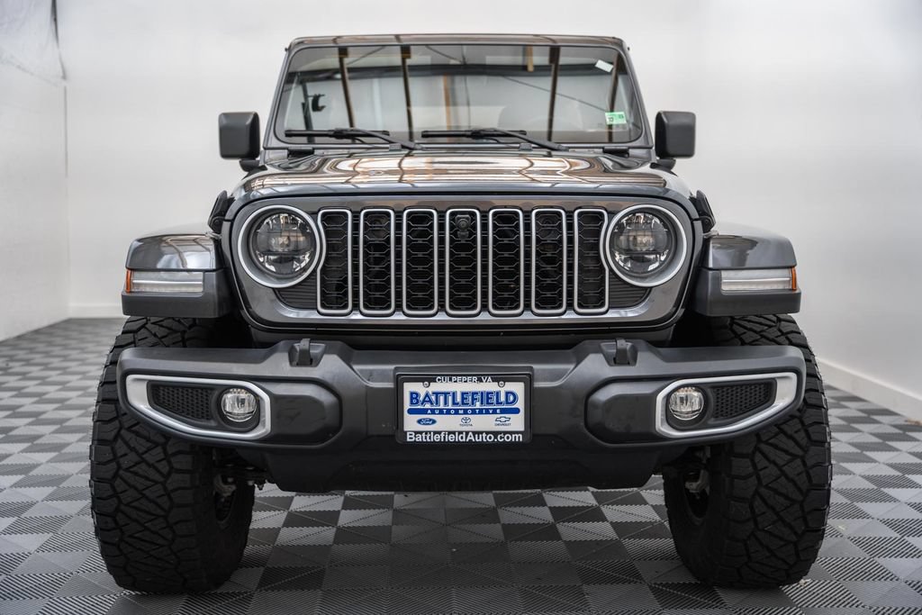 Used 2024 Jeep Wrangler Unlimited Sahara w/ Technology Group AWD/4WD image 2