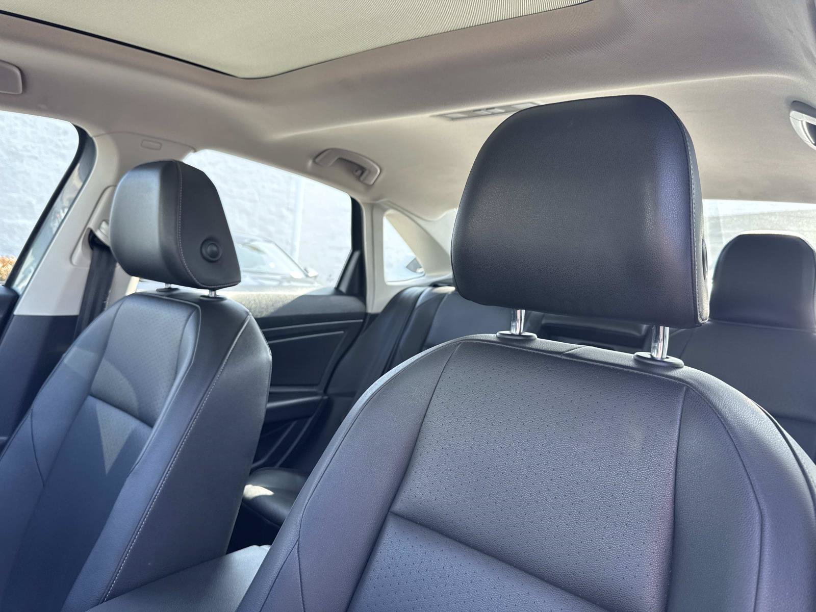 Used 2019 Volkswagen Jetta SEL w/ Cold Weather Package FWD image 24
