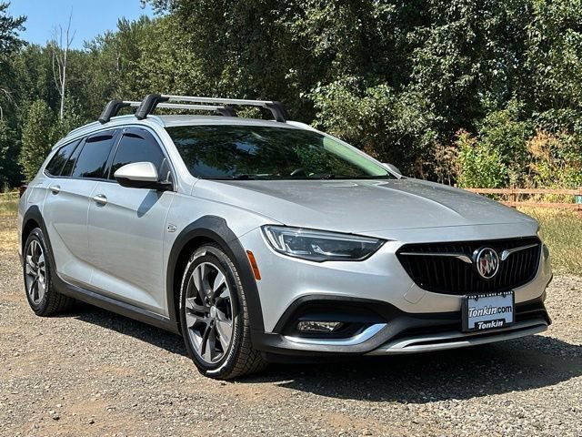 Used 2018 Buick Regal Preferred AWD/4WD image 2