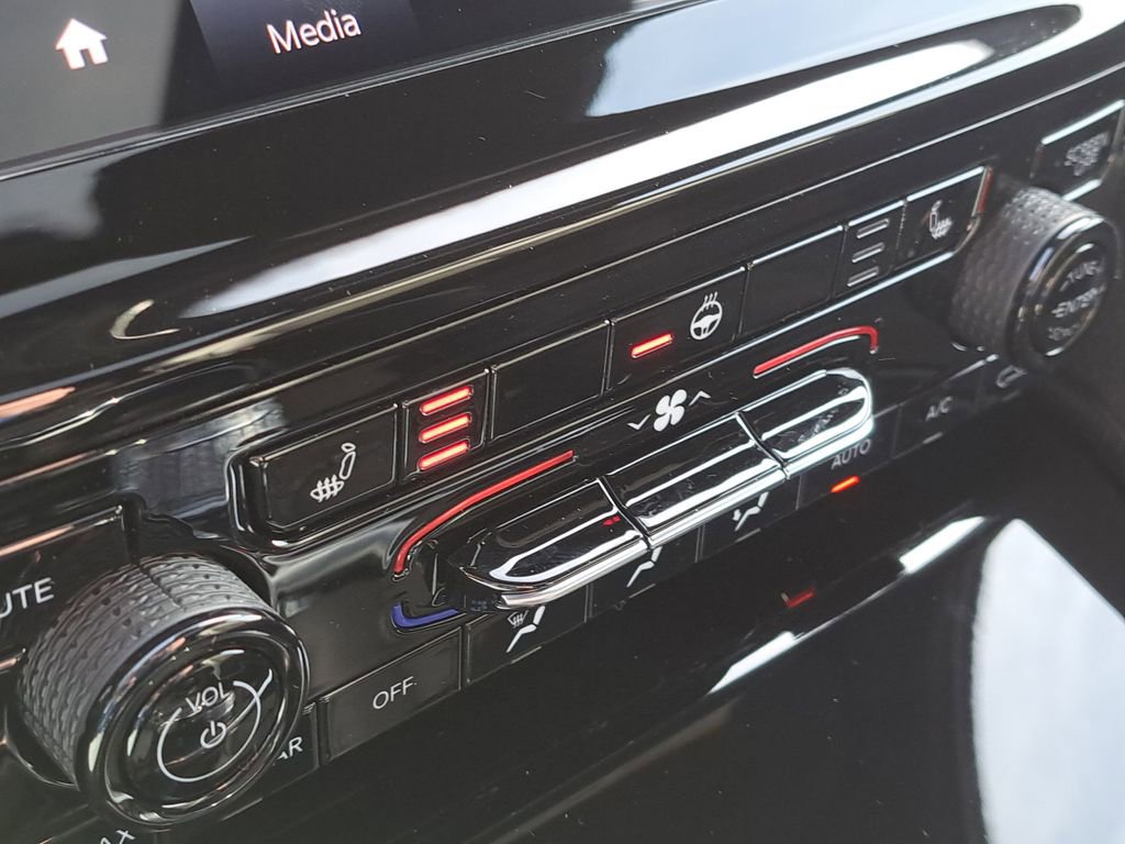 New 2025 Jeep Grand Cherokee L Altitude image 9