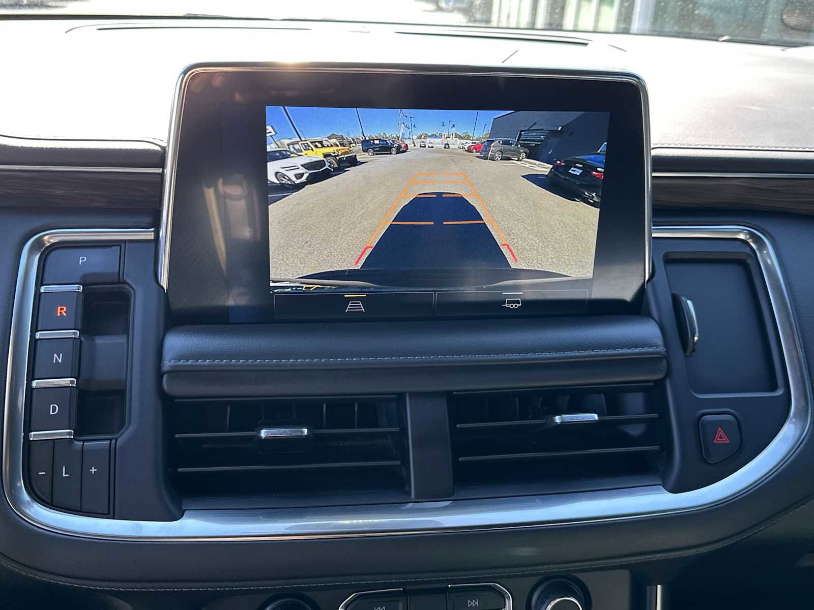 Used 2022 Chevrolet Tahoe Z71 image 17