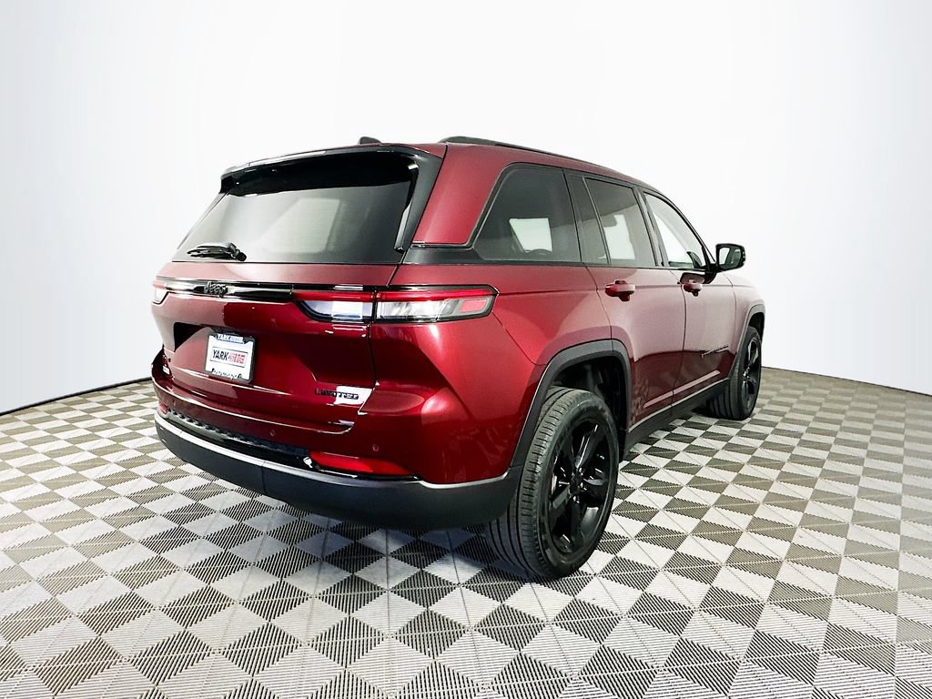 Certified 2023 Jeep Grand Cherokee Limited w/ Black Appearance Package AWD/4WD image 12