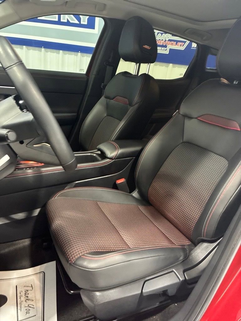 Used 2025 Nissan Kicks SR w/ SR Premium Package FWD image 15