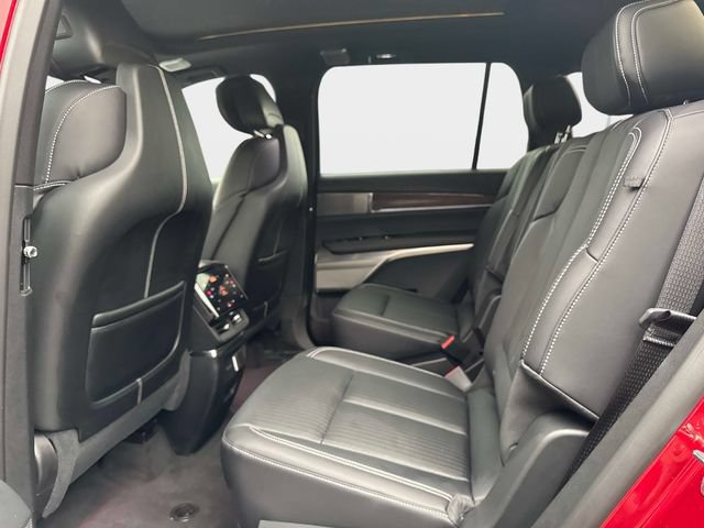 New 2026 Cadillac Vistiq Luxury w/ LPO, Floor Liner Package AWD/4WD image 13