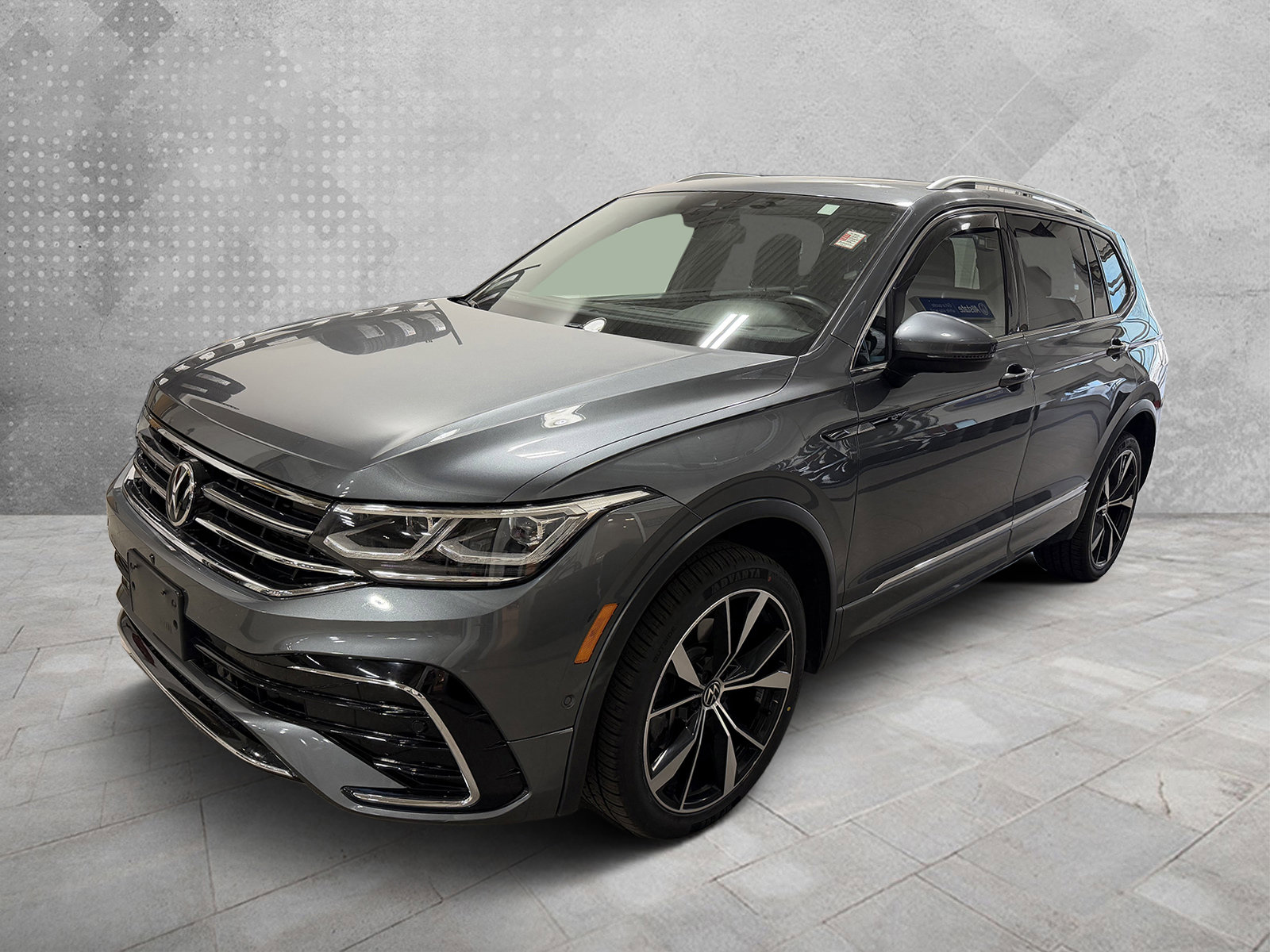 Used 2022 Volkswagen Tiguan SEL R-Line image 3