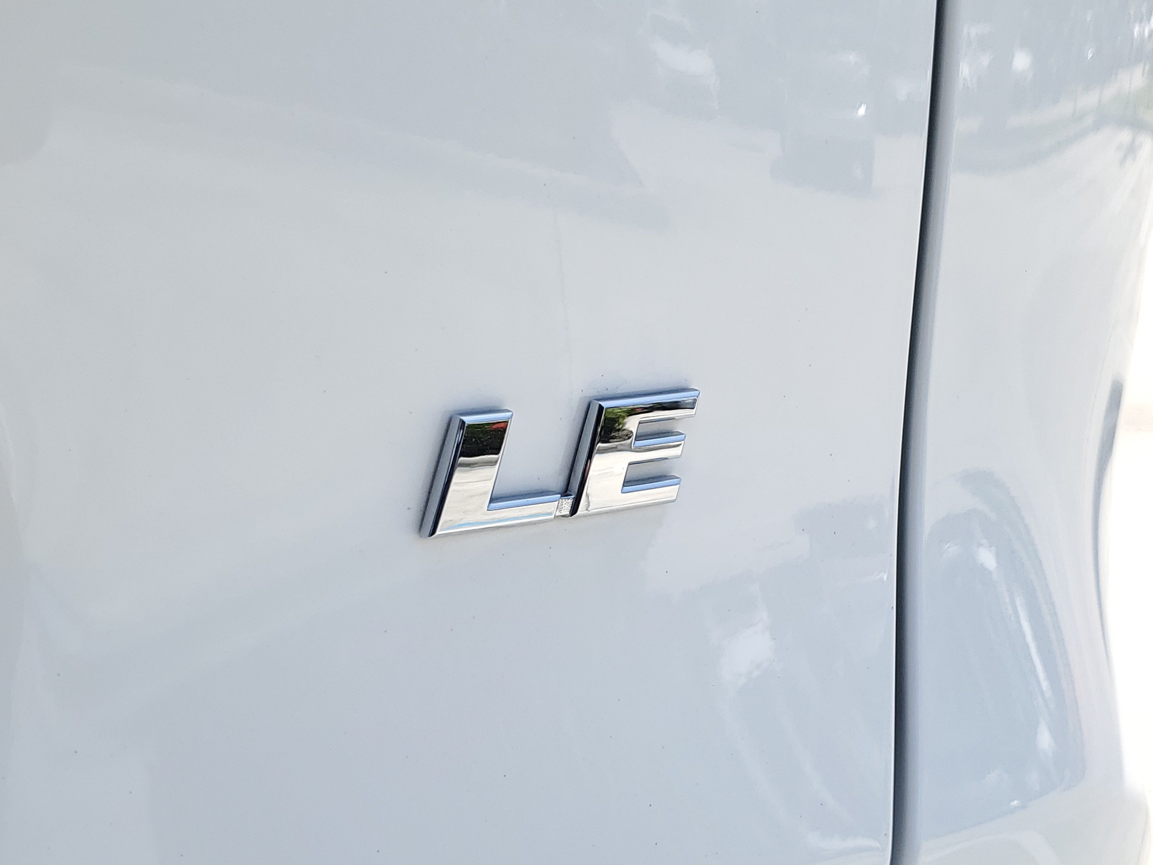 Used 2024 Toyota RAV4 LE FWD image 8