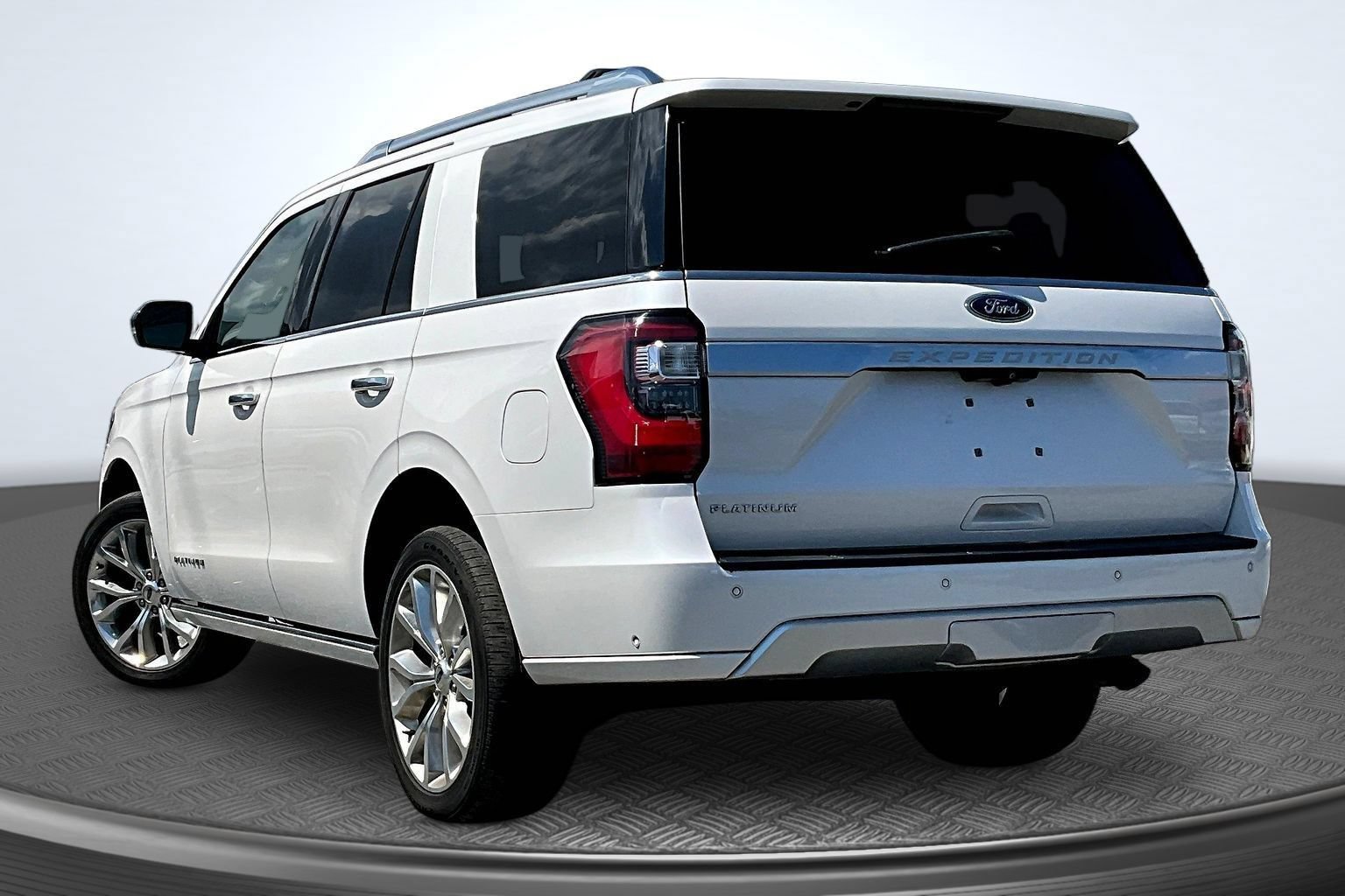 Used 2018 Ford Expedition Platinum AWD/4WD image 3