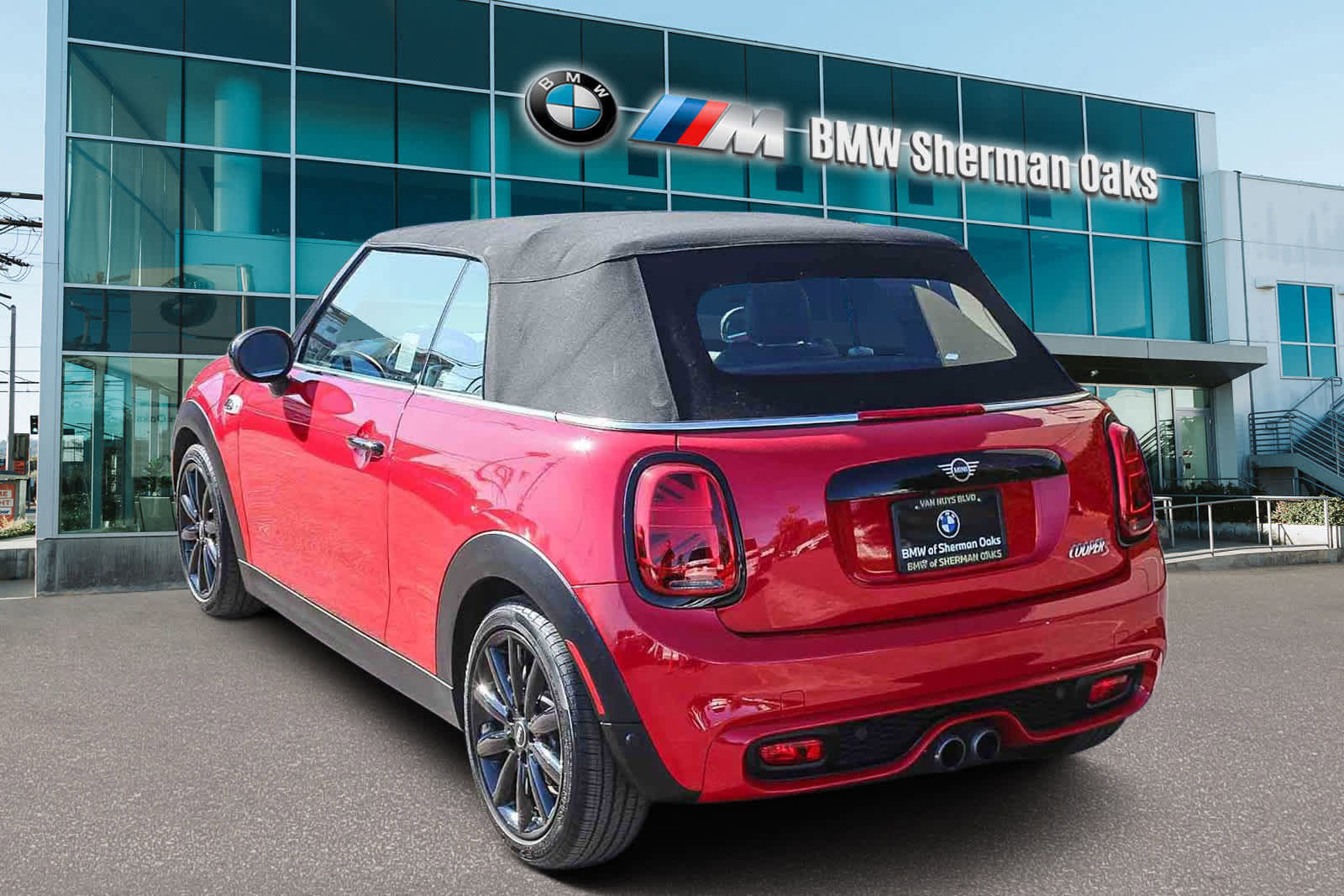 Used 2019 MINI Cooper S w/ Premium Package image 6