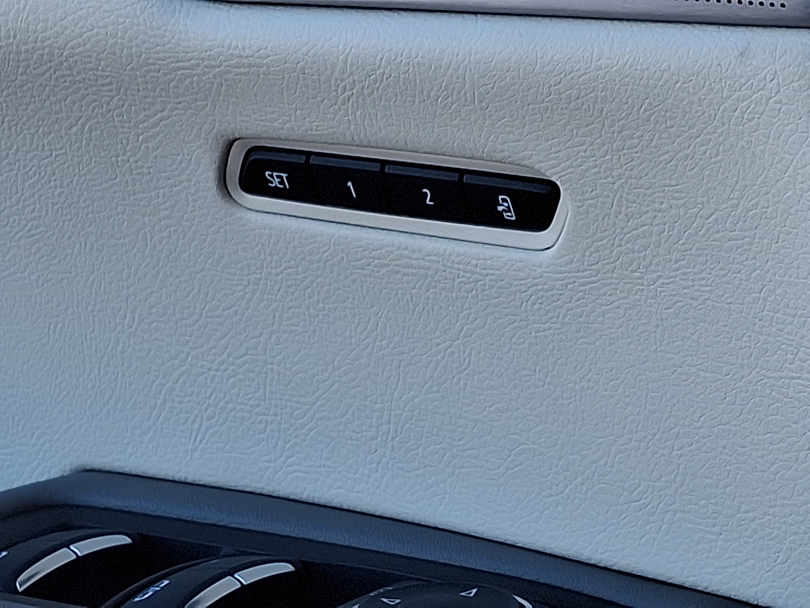 Certified 2023 Cadillac XT6 Premium Luxury image 25