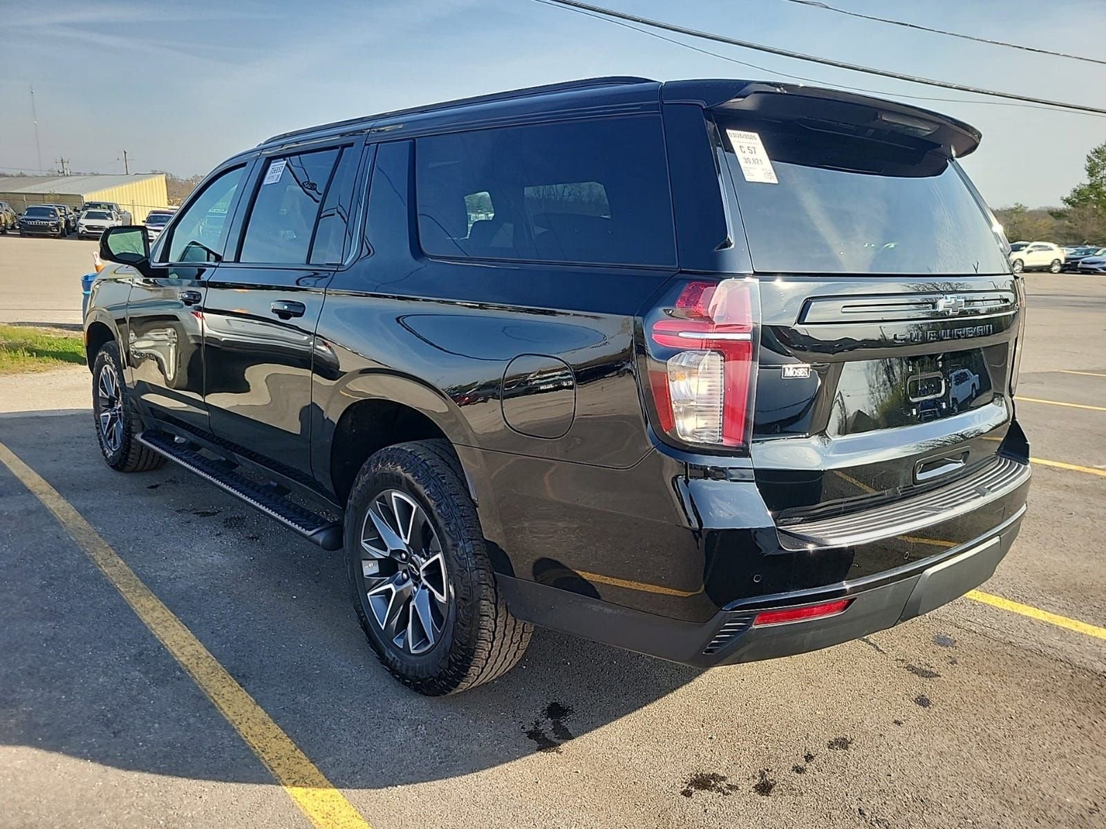 Used 2024 Chevrolet Suburban Z71 w/ Luxury Package image 2