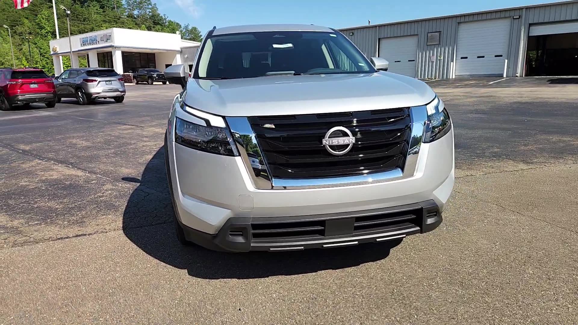 Used 2025 Nissan Pathfinder SV image 17