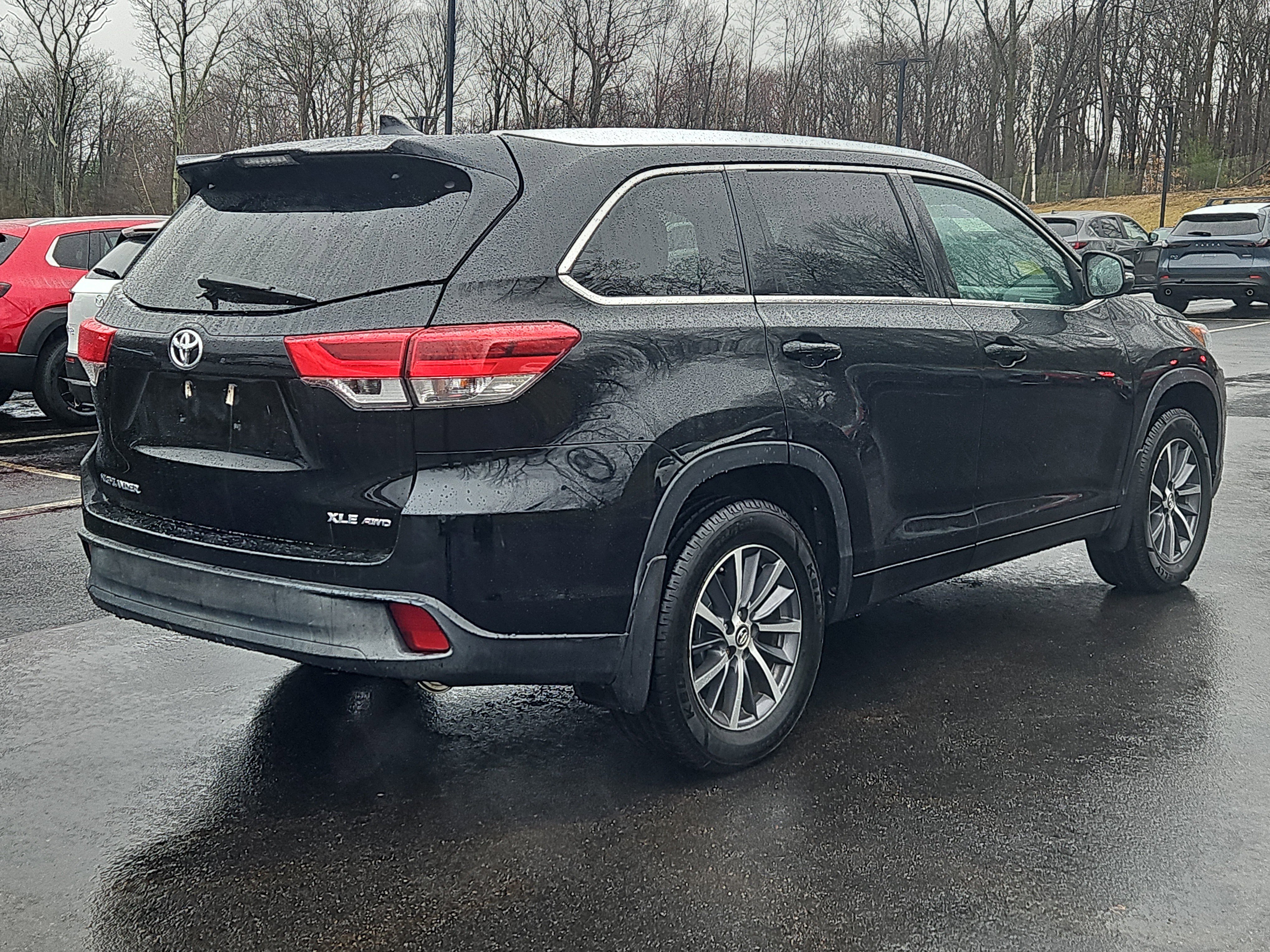 Used 2018 Toyota Highlander XLE image 2