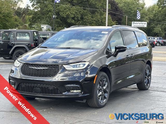 New 2026 Chrysler Pacifica Limited w/ S Appearance Package image 38