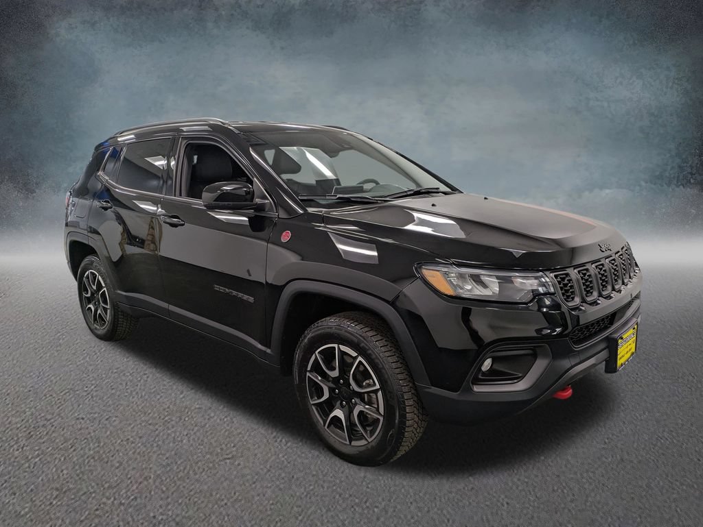 Used 2024 Jeep Compass Trailhawk AWD/4WD image 3