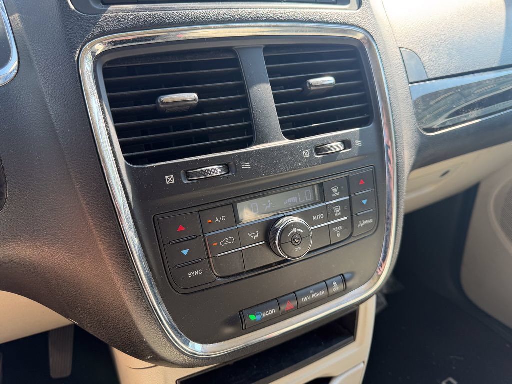 Used 2013 Dodge Grand Caravan Crew FWD image 26