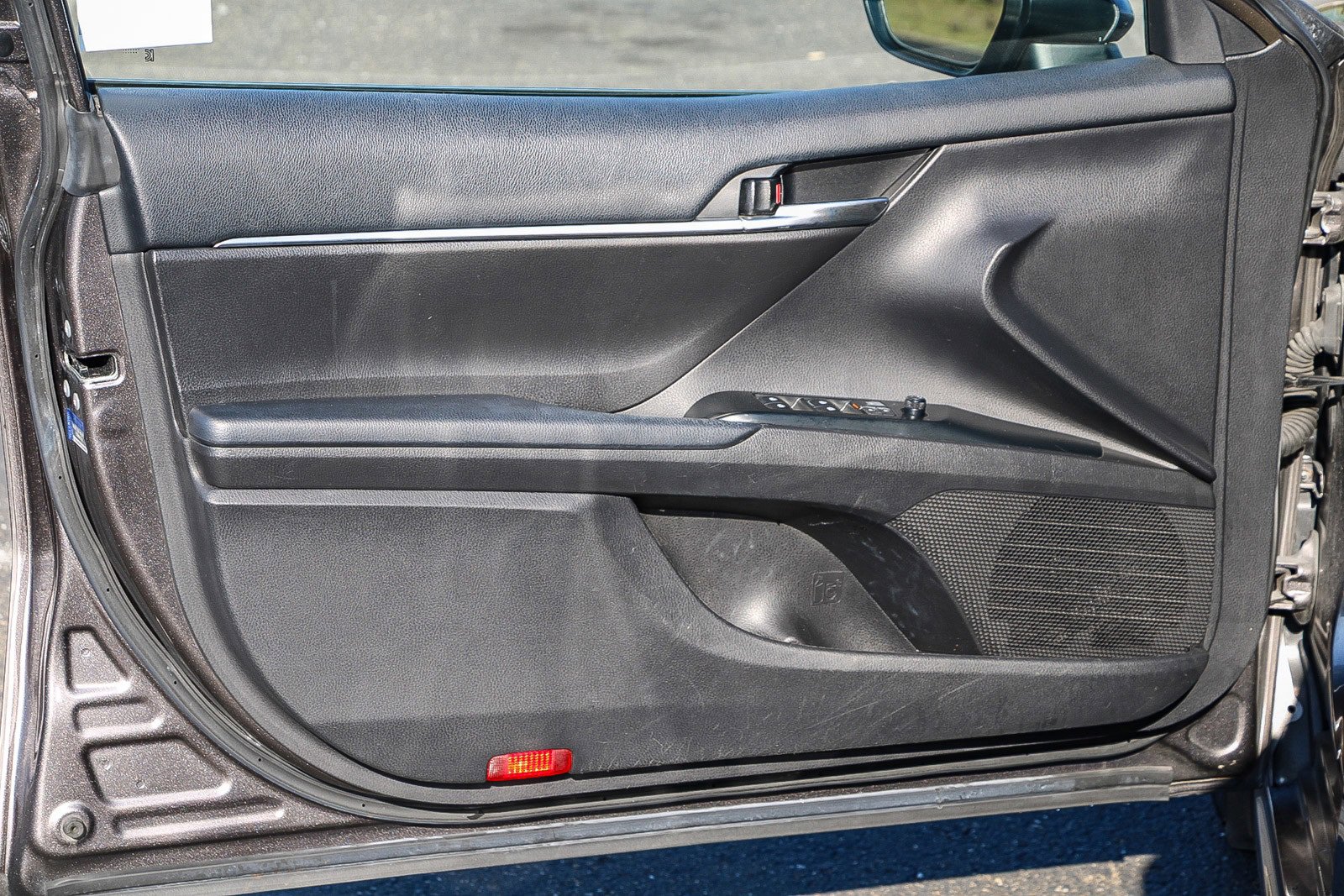 Used 2020 Toyota Camry SE image 19