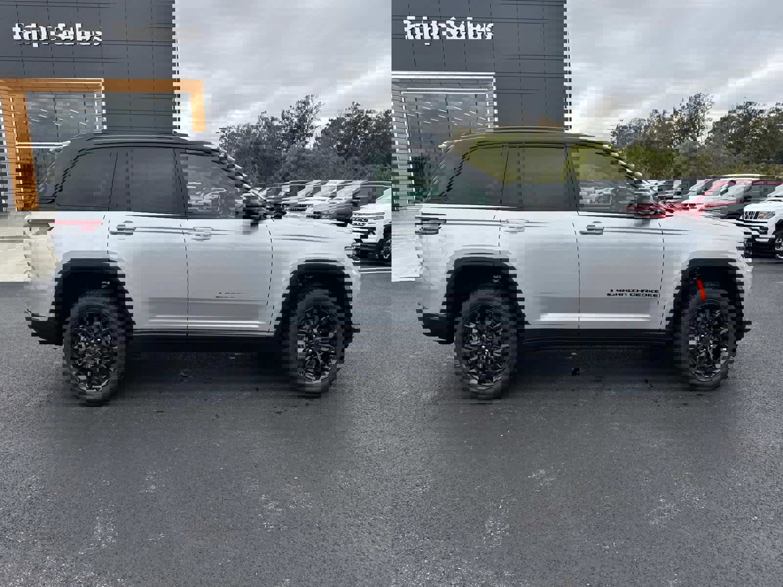 New 2025 Jeep Grand Cherokee Limited AWD/4WD image 6