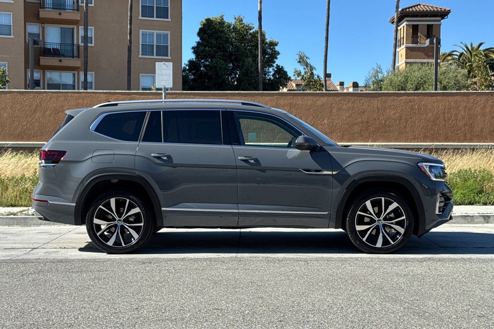 New 2026 Volkswagen Atlas SEL Premium R-Line AWD/4WD image 3