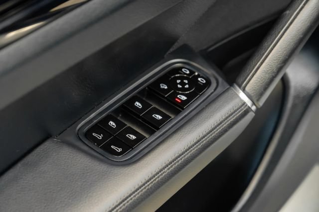 Used 2019 Porsche Cayenne AWD/4WD image 52