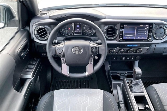 Used 2022 Toyota Tacoma TRD Off-Road image 5