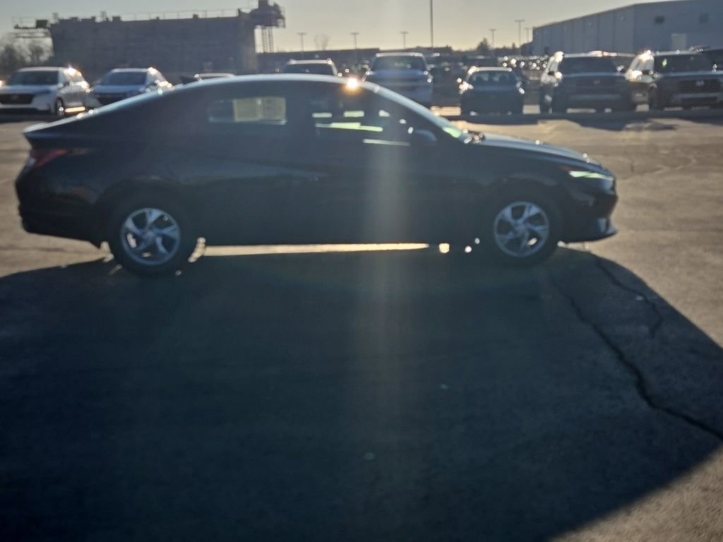 Used 2022 Hyundai Elantra SE image 8