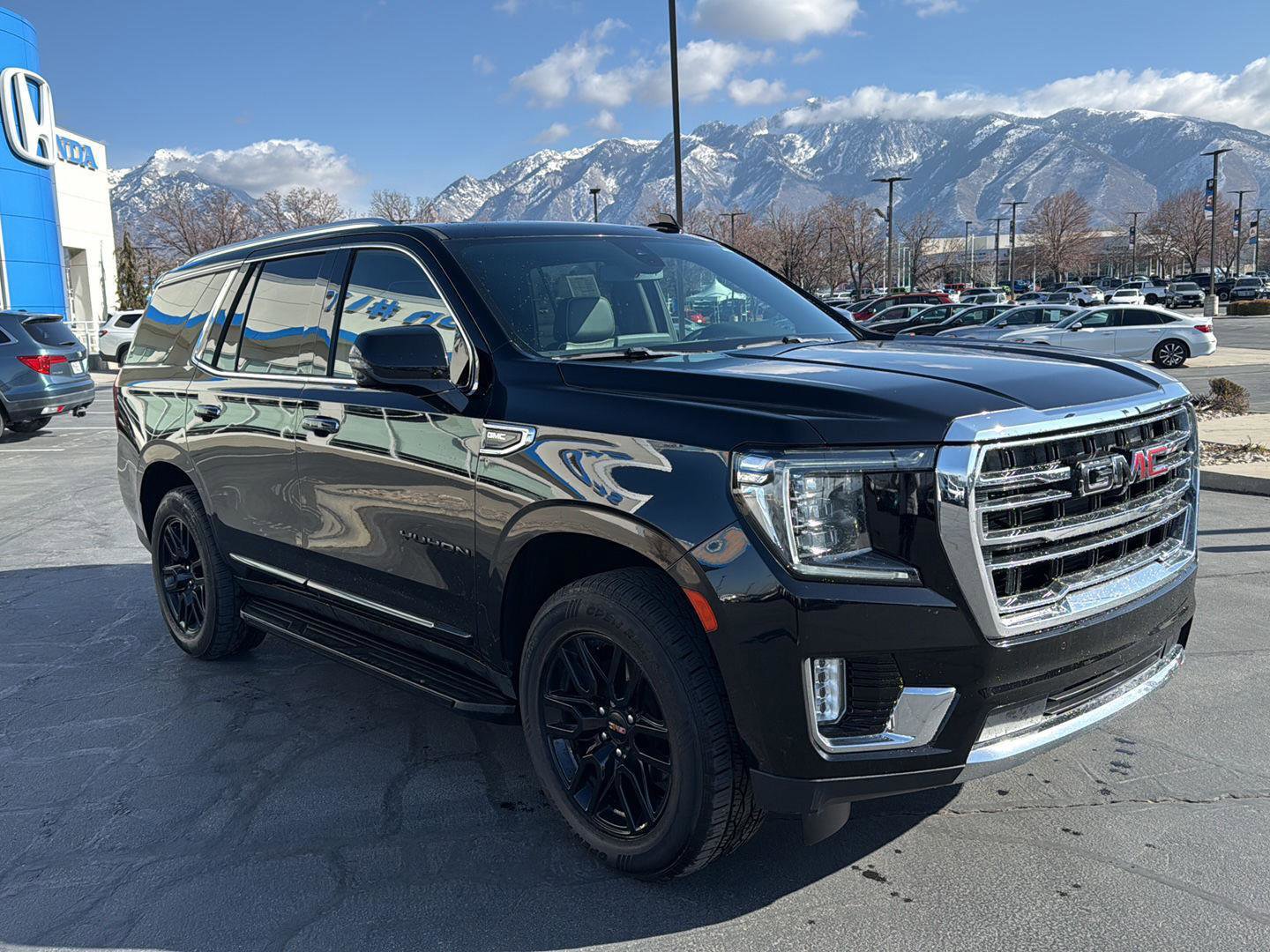 Used 2022 GMC Yukon SLT w/ SLT Luxury Package AWD/4WD image 4