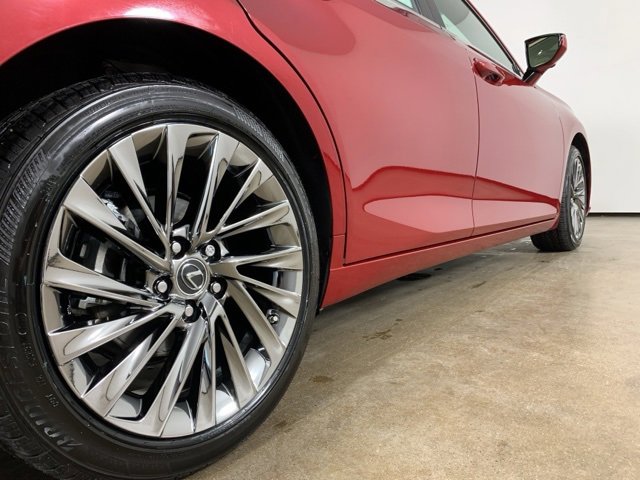 Used 2025 Lexus ES 350 350 Luxury w/ Accessory Package (Z2) image 9