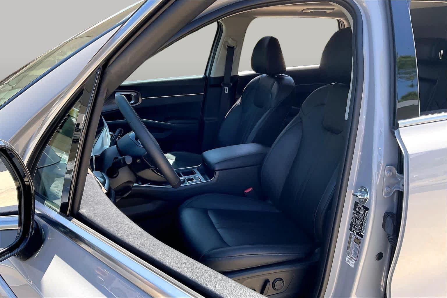 Used 2025 Kia Sorento S w/ Panoramic Sunroof Package FWD image 8