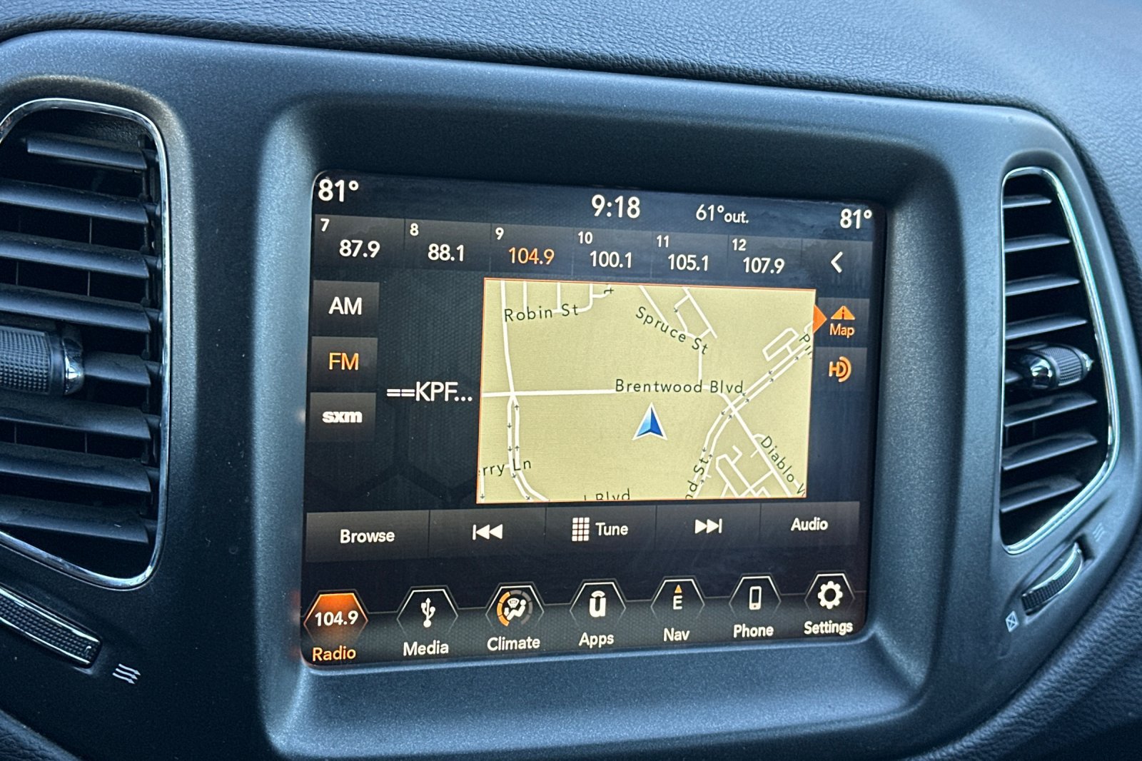 Used 2018 Jeep Compass Trailhawk w/ Navigation Group AWD/4WD image 17
