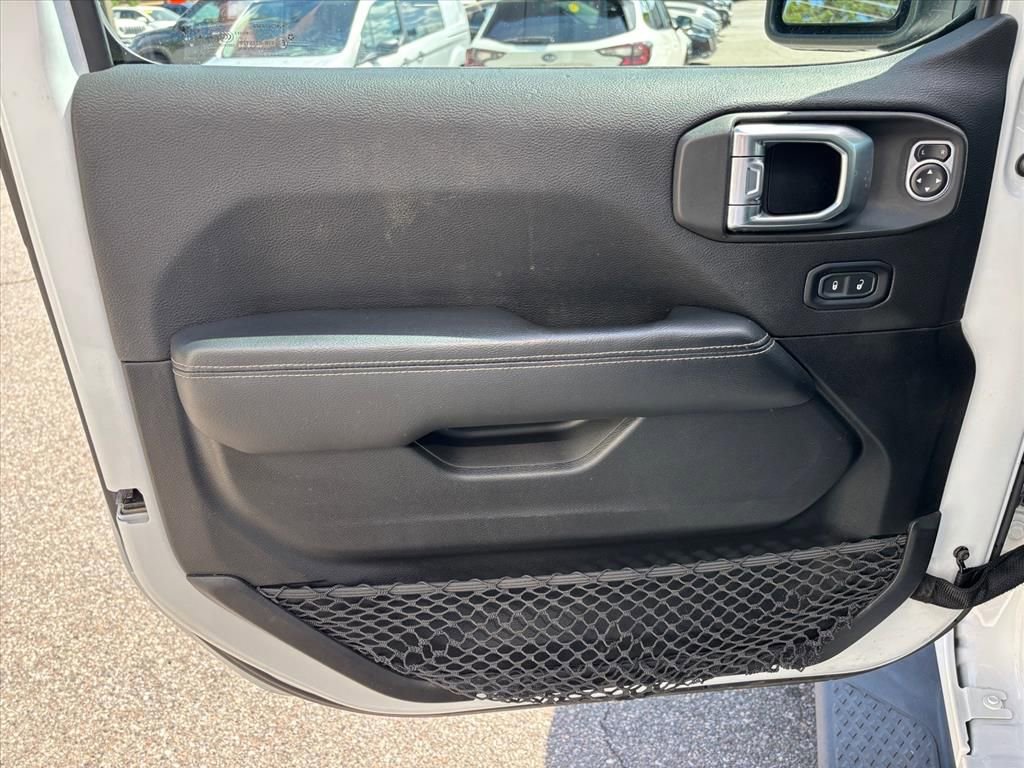 Used 2020 Jeep Gladiator Overland AWD/4WD image 8