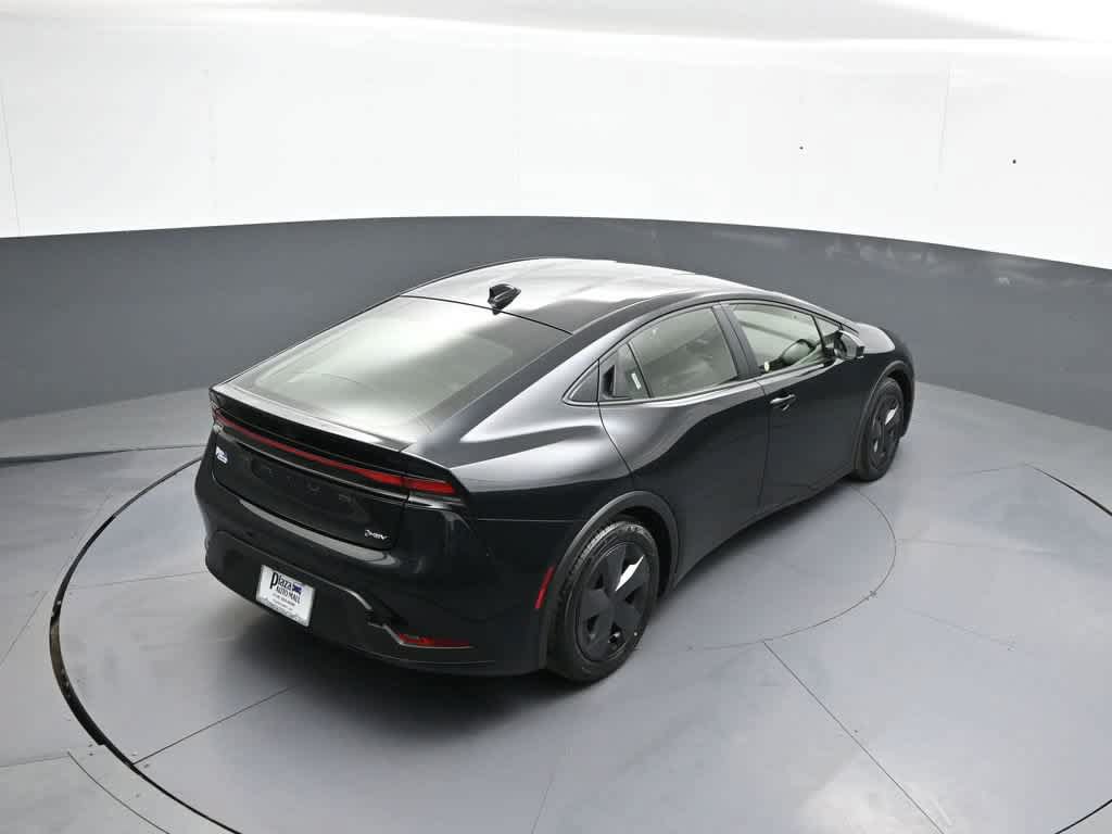 Certified 2025 Toyota Prius LE FWD image 38