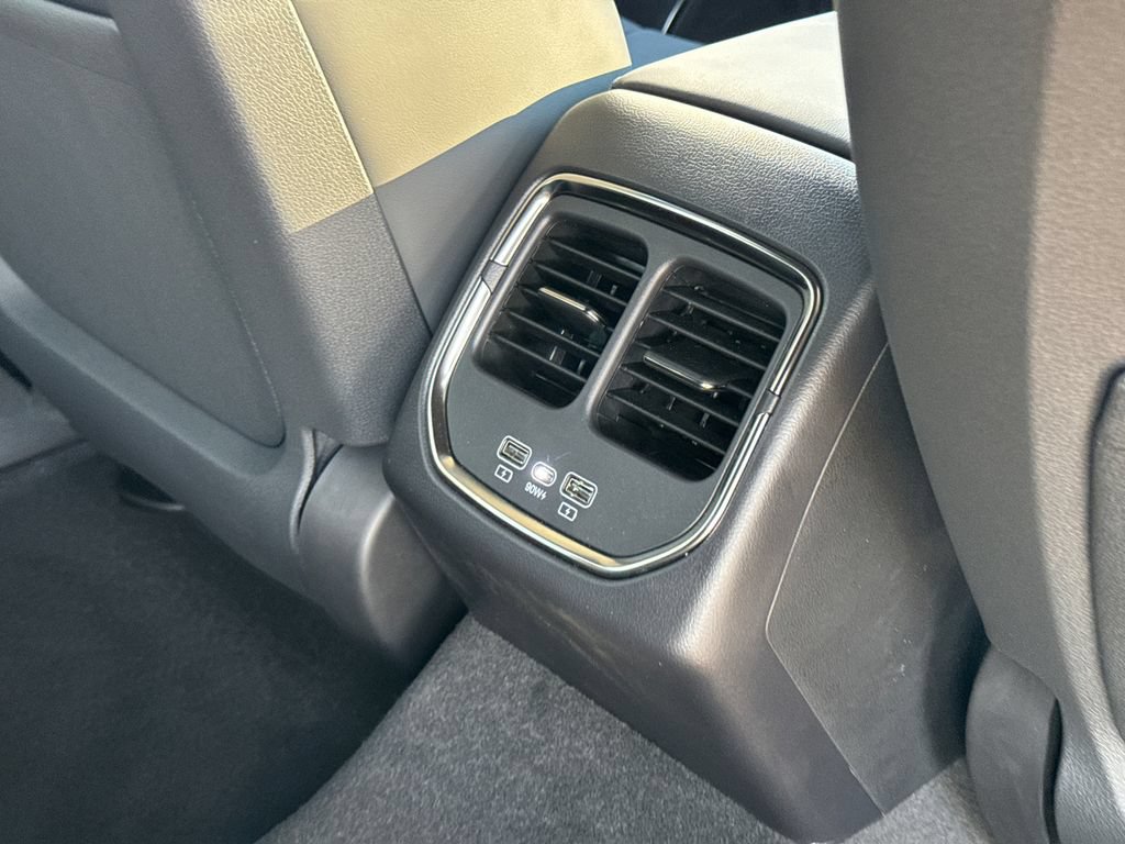 New 2025 VinFast VF 8 Plus AWD/4WD image 18