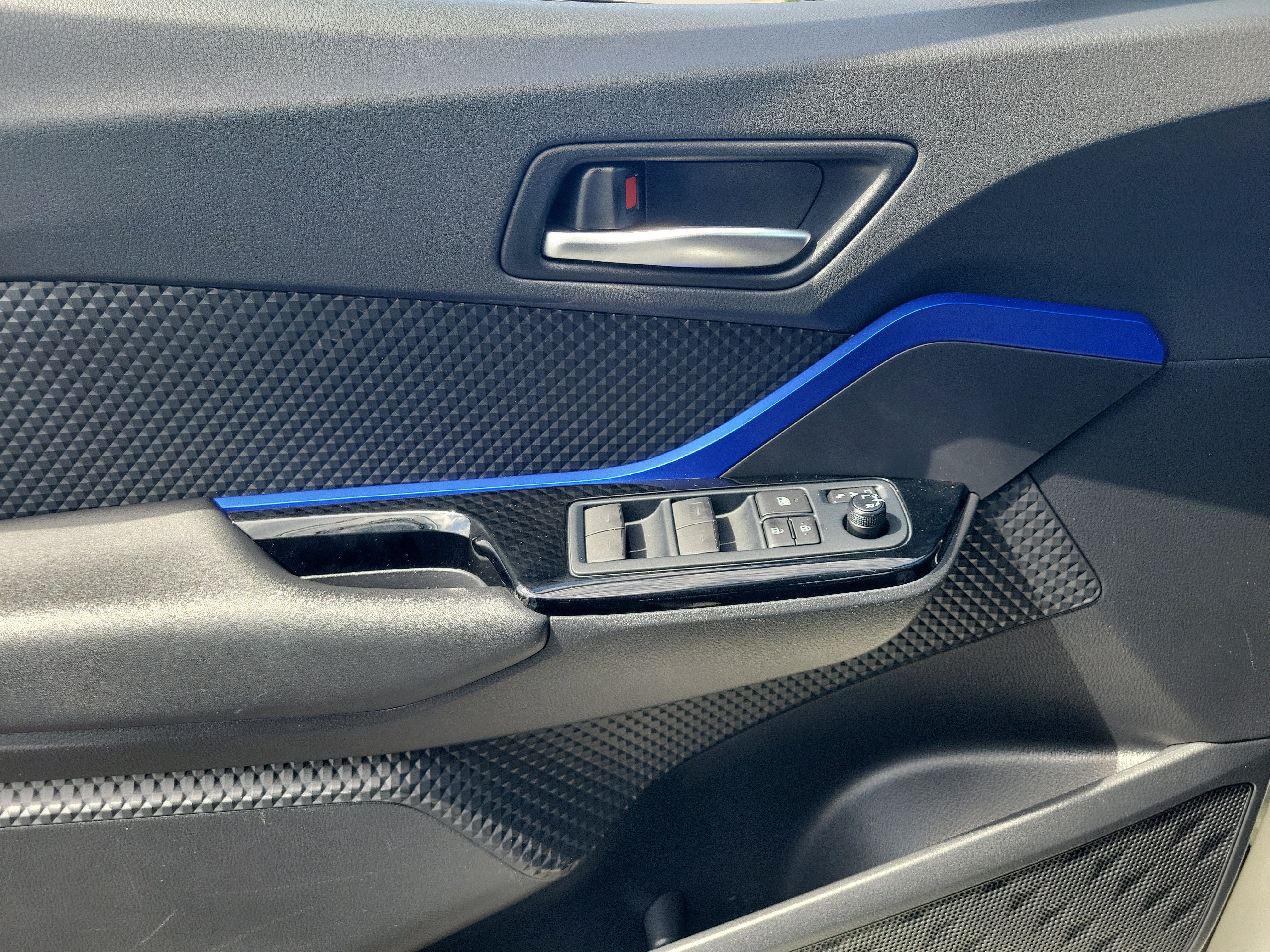 Used 2021 Toyota C-HR XLE FWD image 21