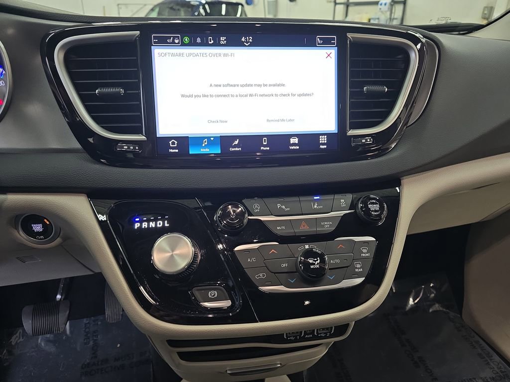 Certified 2024 Chrysler Pacifica Touring-L FWD image 22