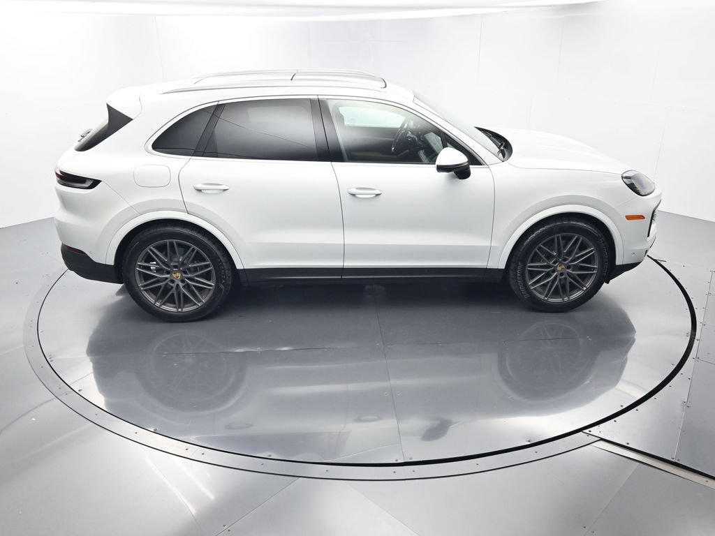 Certified 2024 Porsche Cayenne AWD/4WD image 37