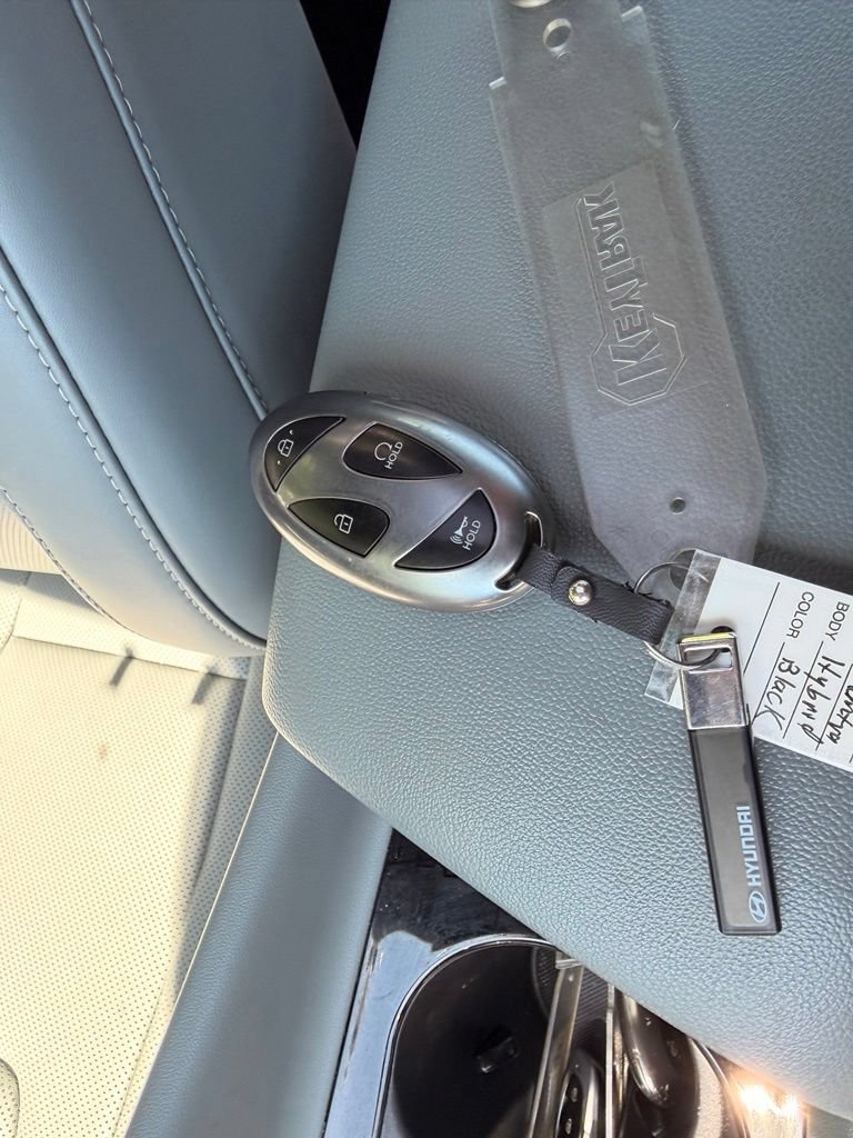 Used 2025 Hyundai Elantra Limited FWD image 48