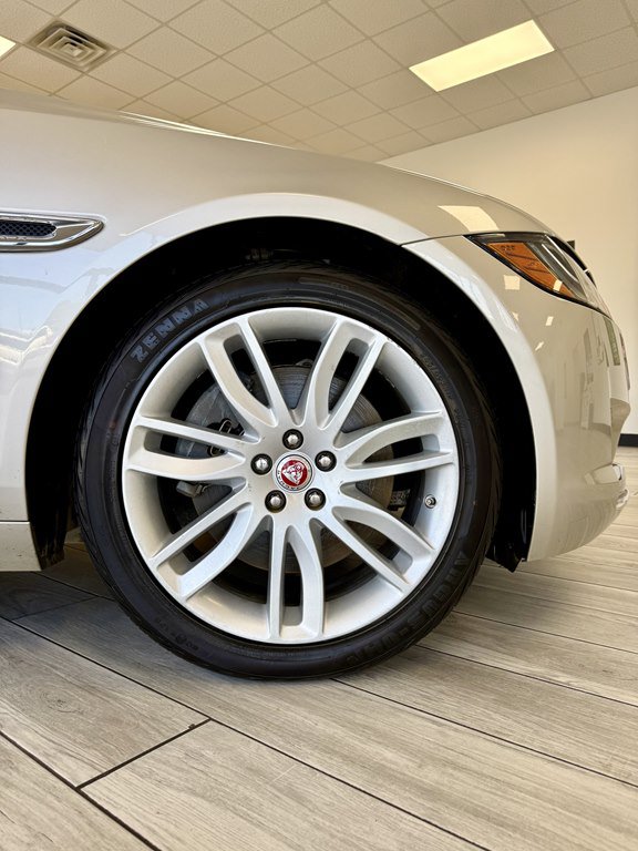 Used 2016 Jaguar XF Premium AWD/4WD image 19