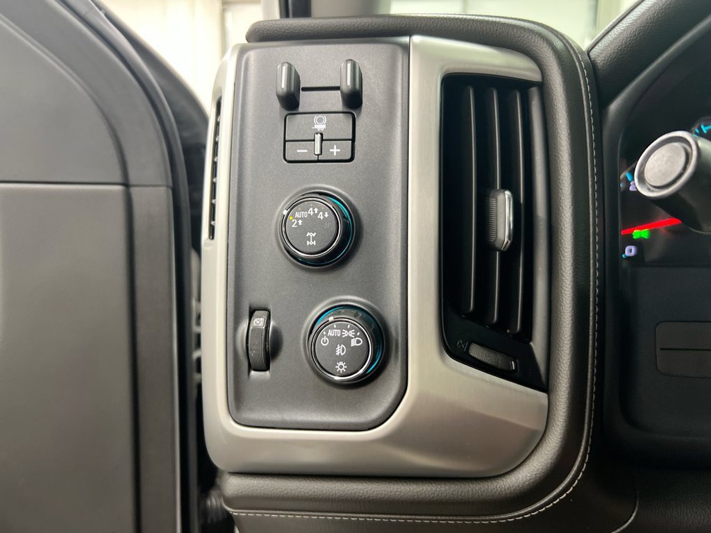 Used 2018 GMC Sierra 1500 SLT AWD/4WD image 19