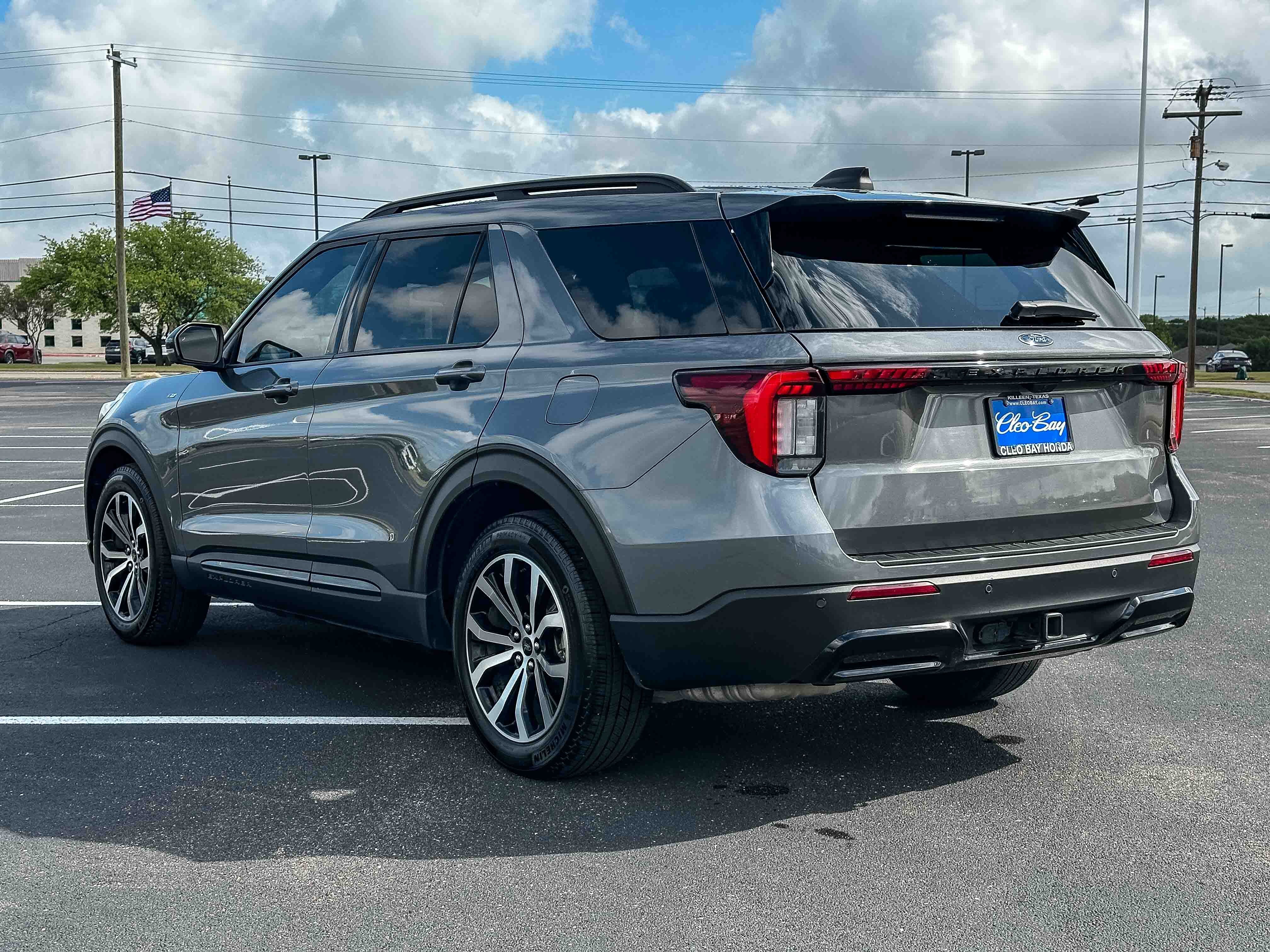 Used 2025 Ford Explorer ST-Line image 8