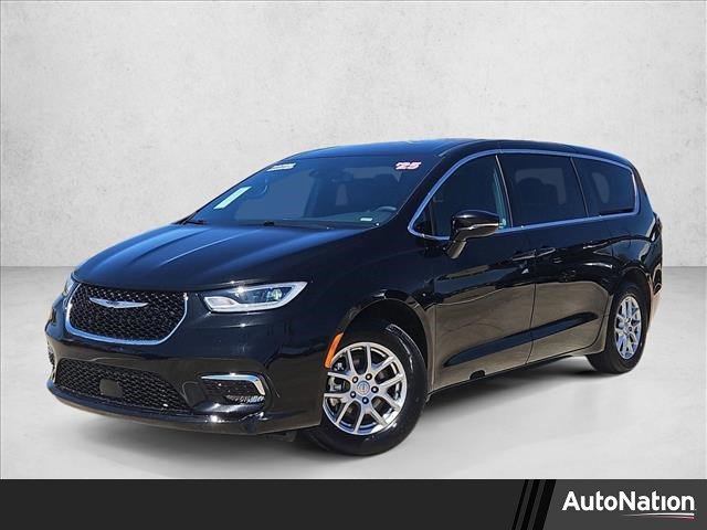 Used 2025 Chrysler Pacifica Select