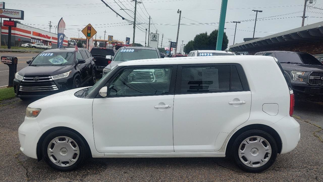 Used 2010 Scion xB FWD image 6