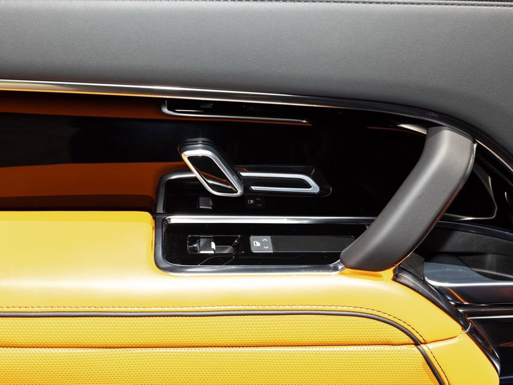 Used 2025 Land Rover Range Rover SE AWD/4WD image 47