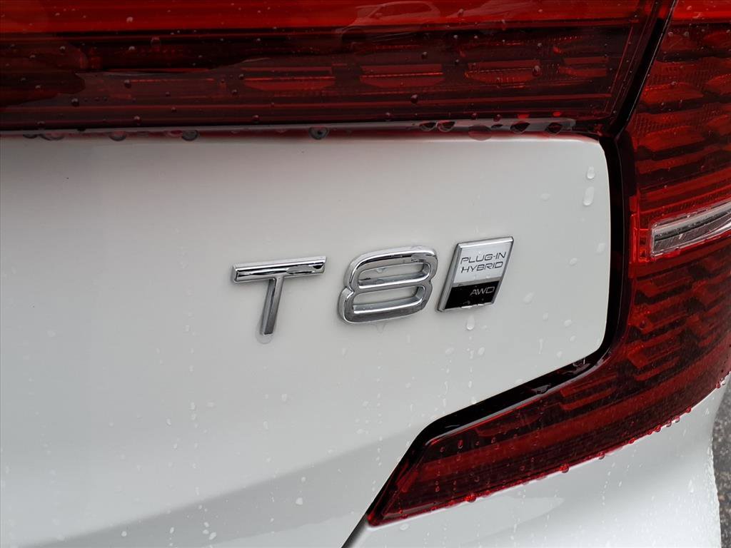 Certified 2025 Volvo S60 T8 Ultra w/ Climate Package image 6