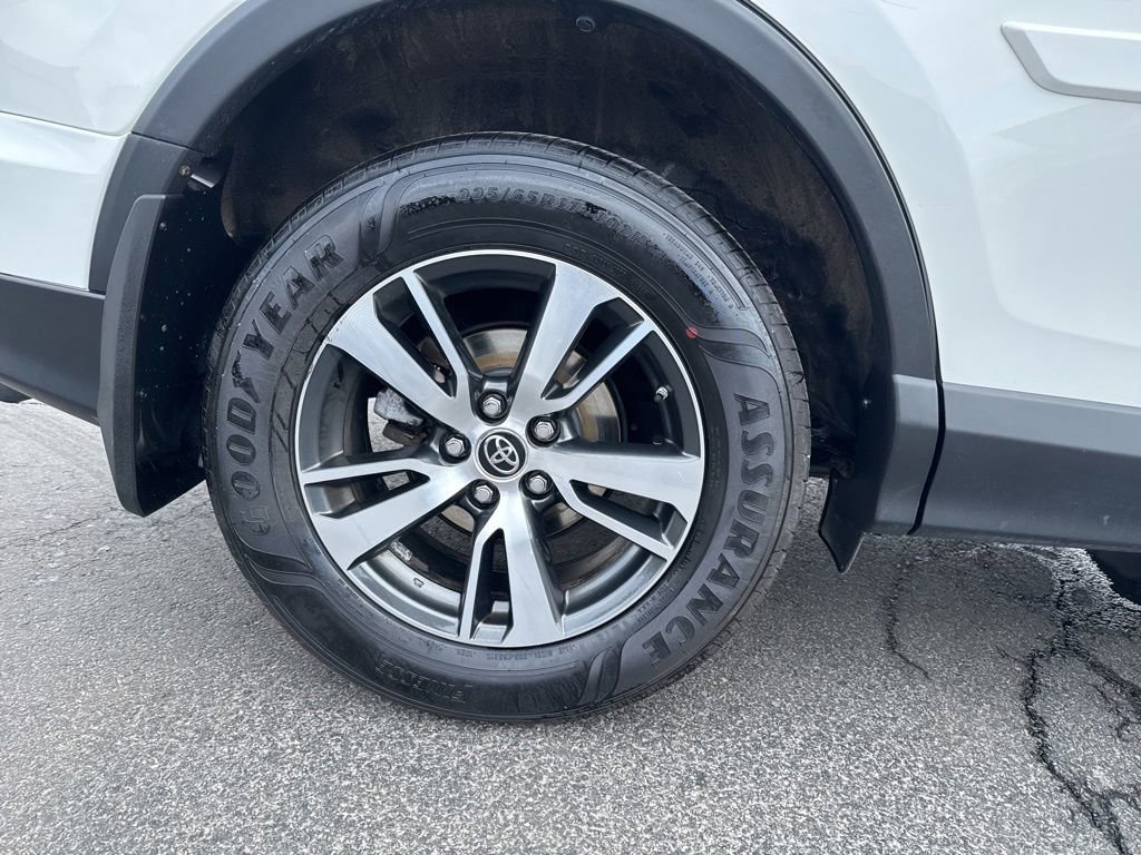 Used 2018 Toyota RAV4 XLE w/ Plus Extra Value Package image 9
